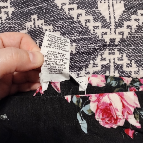 🟢3/$11 Eye Candy 3X Floral Leggings - Picture 4 of 5